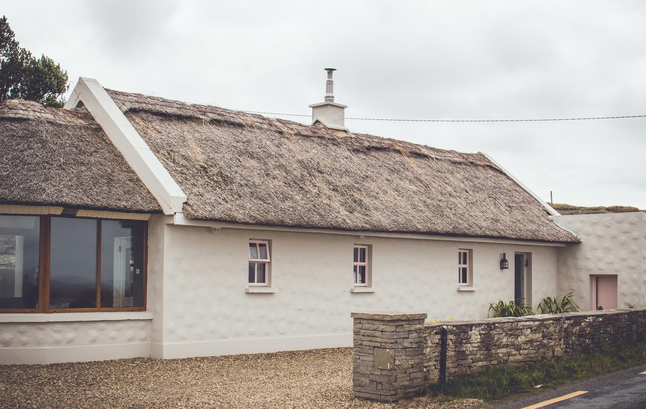 Storytellers Cottage Ballycotteen Екстериор снимка