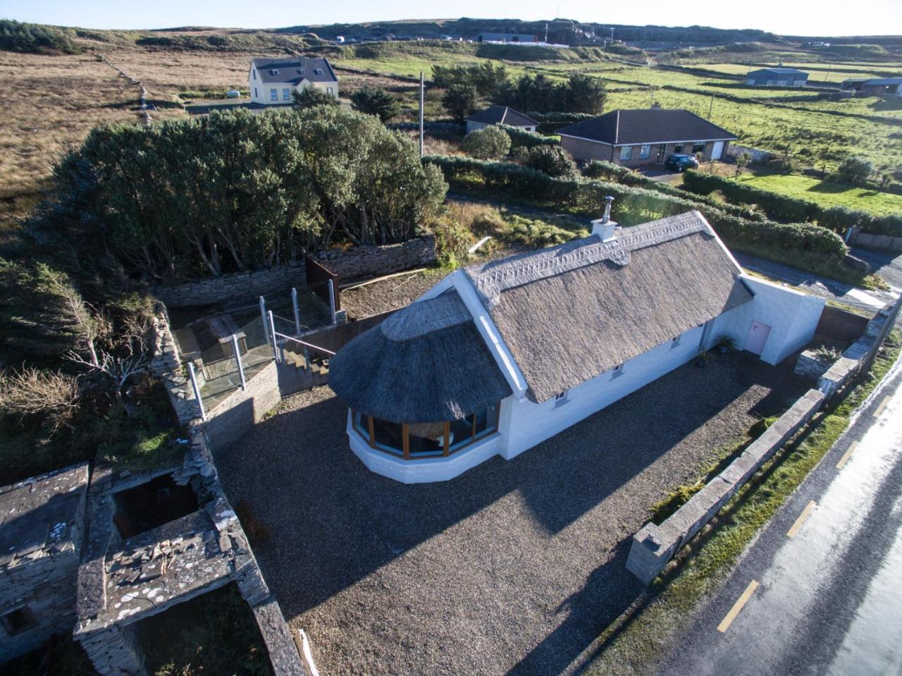 Storytellers Cottage Ballycotteen Екстериор снимка